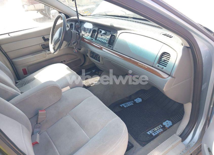 Photo 5 of 2003 Ford Crown VICTORIA STANDARD (VIN 2FAFP73W03X140169)