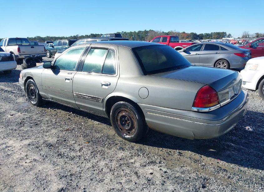 Photo 3 of 2003 Ford Crown VICTORIA STANDARD (VIN 2FAFP73W23X102698)