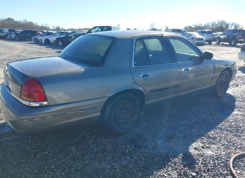 Photo 4 of 2003 Ford Crown VICTORIA STANDARD (VIN 2FAFP73W23X102698)