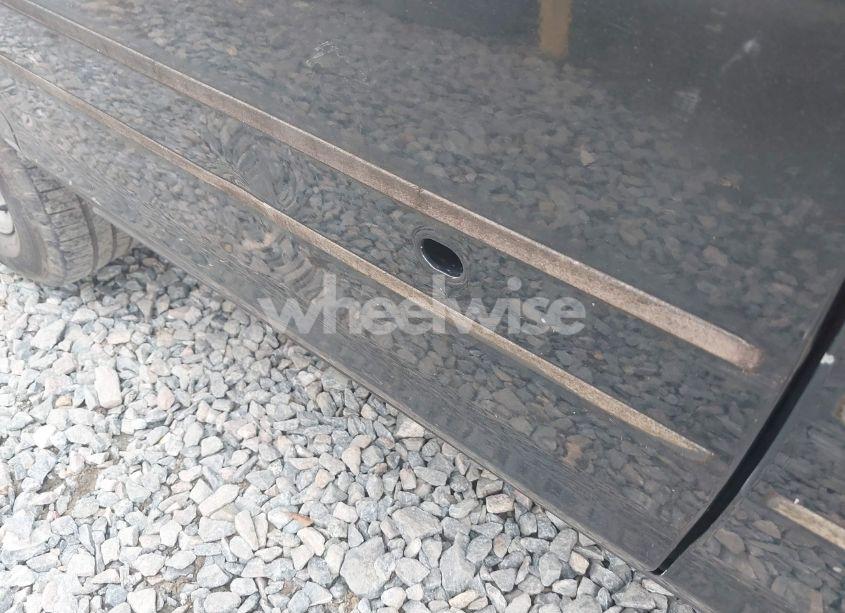 Photo 14 of 1998 Ford Crown VICTORIA (VIN 2FAFP73W2WX100941)