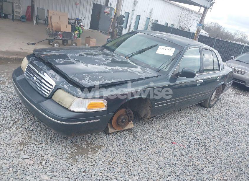 Photo 2 of 1998 Ford Crown VICTORIA (VIN 2FAFP73W2WX100941)