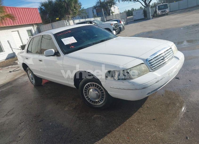 1999 Ford Crown VICTORIA (VIN 2FAFP73W5XX231735) main photo