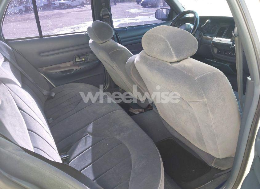 Photo 8 of 1999 Ford Crown VICTORIA (VIN 2FAFP73W5XX231735)