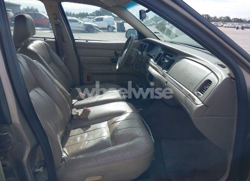 Photo 5 of 2005 Ford Crown VICTORIA STANDARD (VIN 2FAFP73W65X114422)