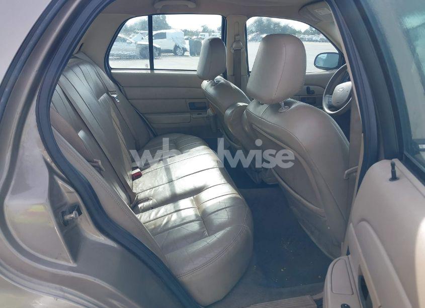 Photo 8 of 2005 Ford Crown VICTORIA STANDARD (VIN 2FAFP73W65X114422)