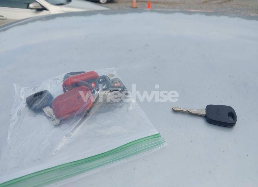 Photo 11 of 2000 Ford Crown VICTORIA (VIN 2FAFP73W6YX194471)