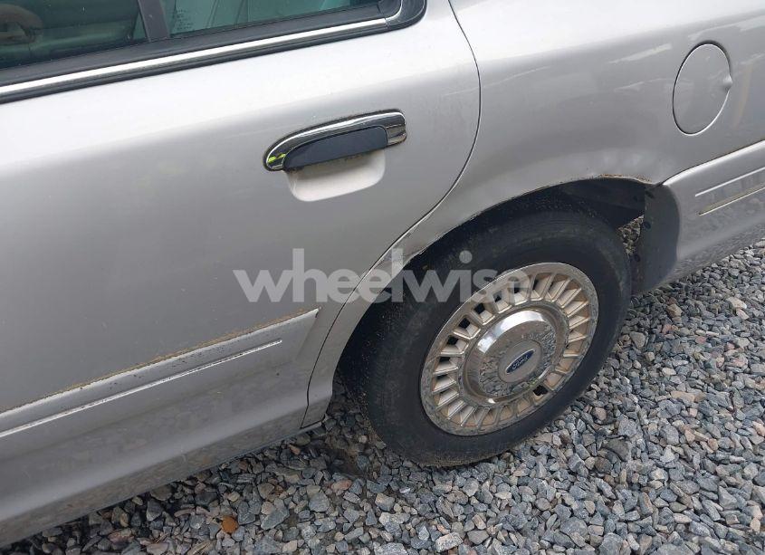 Photo 13 of 2000 Ford Crown VICTORIA (VIN 2FAFP73W6YX194471)
