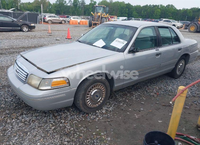 Photo 2 of 2000 Ford Crown VICTORIA (VIN 2FAFP73W6YX194471)