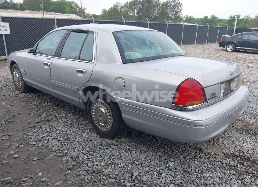 Photo 3 of 2000 Ford Crown VICTORIA (VIN 2FAFP73W6YX194471)