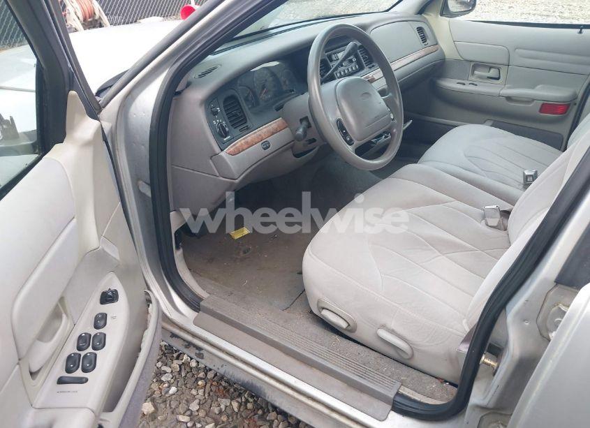 Photo 5 of 2000 Ford Crown VICTORIA (VIN 2FAFP73W6YX194471)