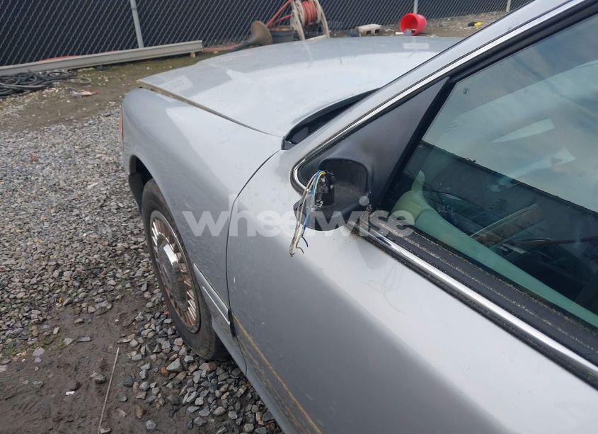 Photo 6 of 2000 Ford Crown VICTORIA (VIN 2FAFP73W6YX194471)
