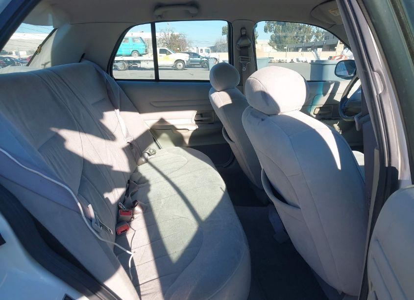 Photo 8 of 2001 Ford Crown VICTORIA (VIN 2FAFP73W71X206083)