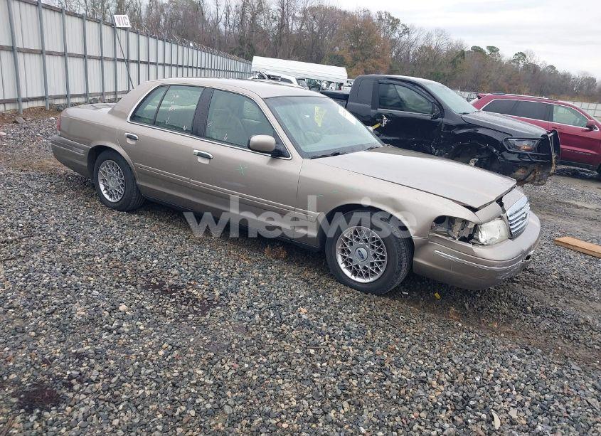 2002 Ford Crown VICTORIA STANDARD (VIN 2FAFP73W72X106096) main photo