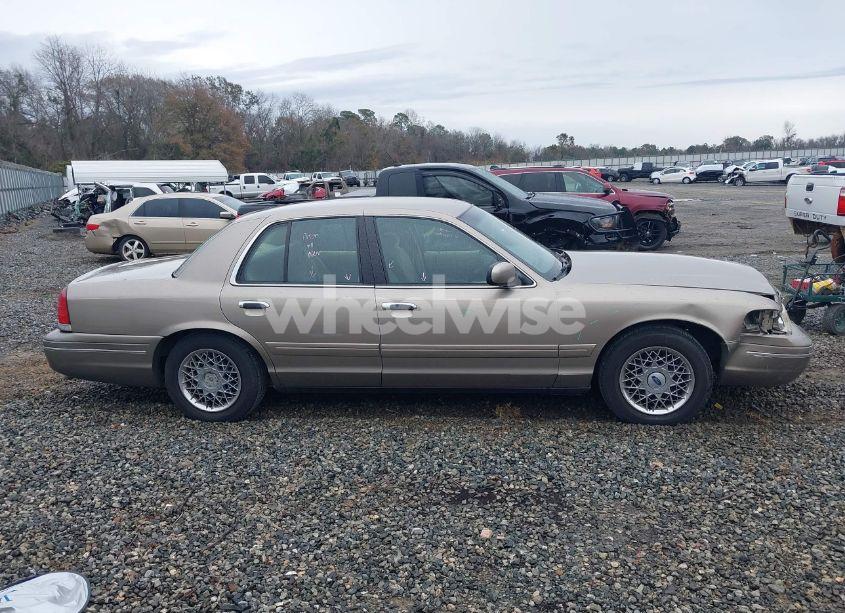 Photo 13 of 2002 Ford Crown VICTORIA STANDARD (VIN 2FAFP73W72X106096)
