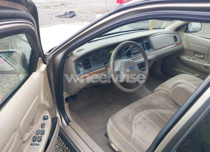 Photo 5 of 2002 Ford Crown VICTORIA STANDARD (VIN 2FAFP73W72X106096)