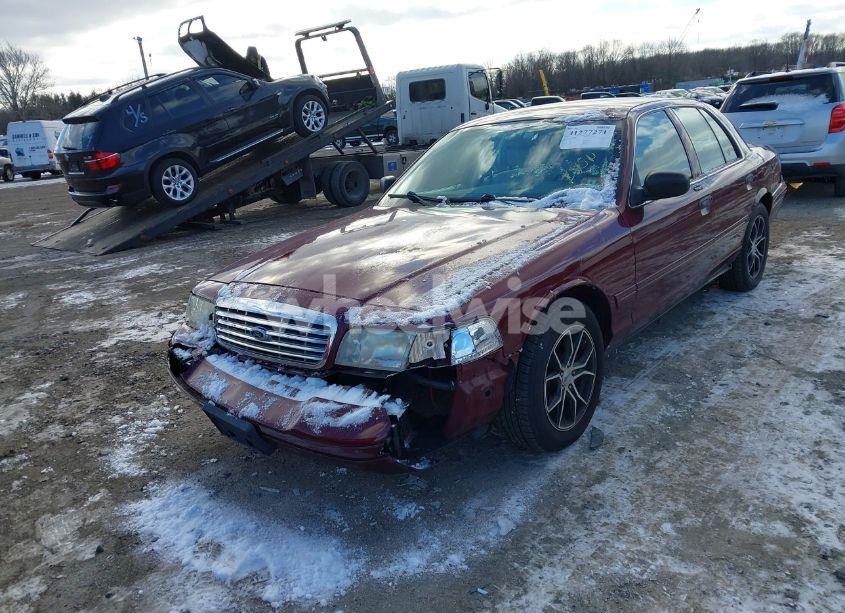 Photo 2 of 2004 Ford Crown VICTORIA STANDARD (VIN 2FAFP73W74X150232)