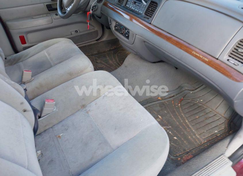 Photo 5 of 2004 Ford Crown VICTORIA STANDARD (VIN 2FAFP73W74X150232)