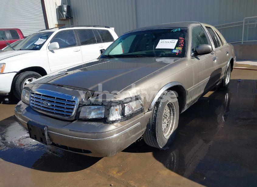 Photo 2 of 2001 Ford Crown VICTORIA (VIN 2FAFP73W81X124900)