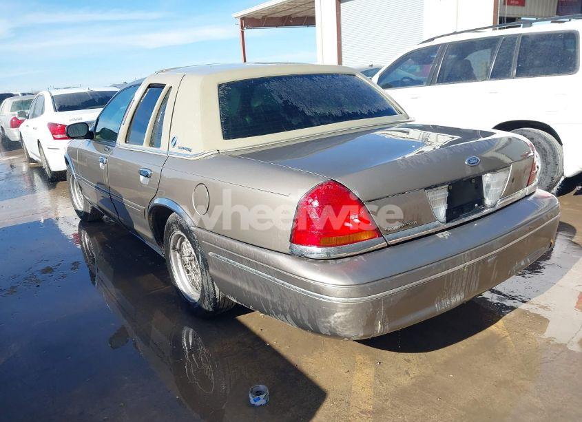 Photo 3 of 2001 Ford Crown VICTORIA (VIN 2FAFP73W81X124900)