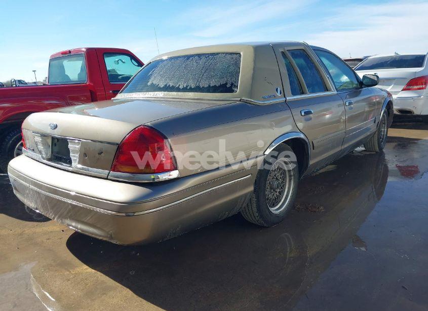 Photo 4 of 2001 Ford Crown VICTORIA (VIN 2FAFP73W81X124900)