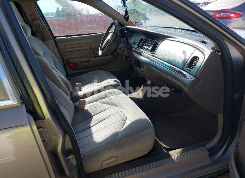 Photo 5 of 2001 Ford Crown VICTORIA (VIN 2FAFP73W81X124900)