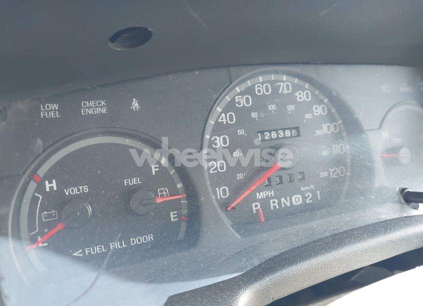 Photo 7 of 2001 Ford Crown VICTORIA (VIN 2FAFP73W81X124900)