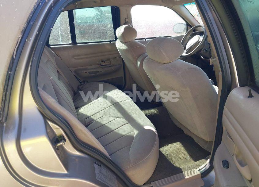 Photo 8 of 2001 Ford Crown VICTORIA (VIN 2FAFP73W81X124900)