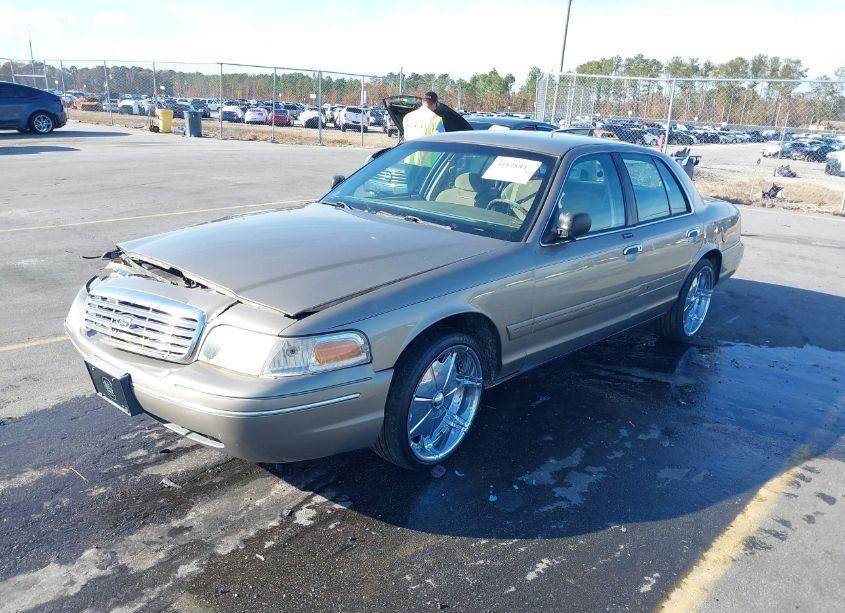 Photo 2 of 2002 Ford Crown VICTORIA STANDARD (VIN 2FAFP73W82X121660)