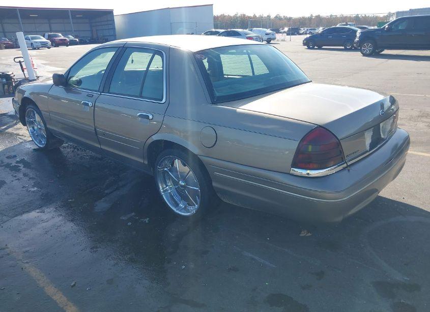 Photo 3 of 2002 Ford Crown VICTORIA STANDARD (VIN 2FAFP73W82X121660)