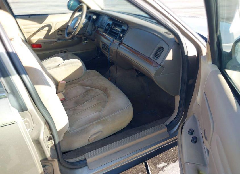 Photo 5 of 2002 Ford Crown VICTORIA STANDARD (VIN 2FAFP73W82X121660)