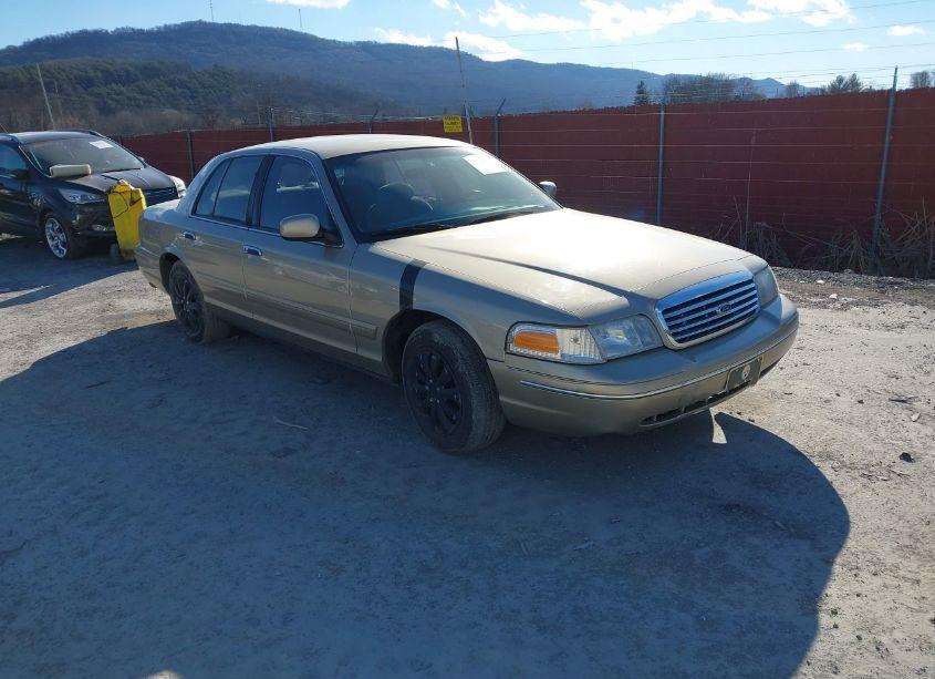 1999 Ford Crown VICTORIA (VIN 2FAFP73W8XX127305) main photo
