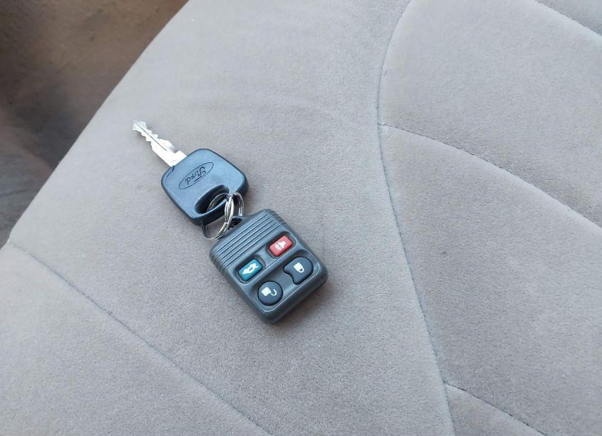 Photo 11 of 1999 Ford Crown VICTORIA (VIN 2FAFP73W8XX127305)