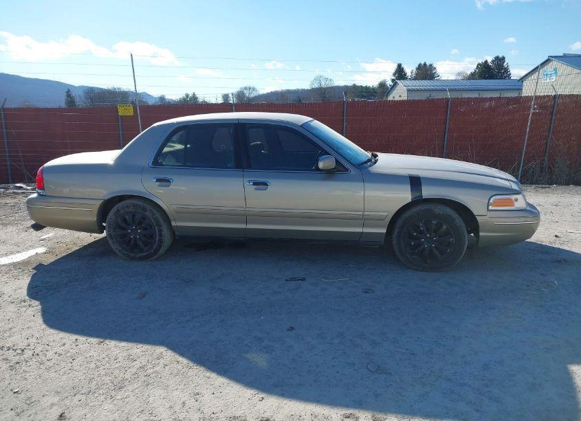 Photo 13 of 1999 Ford Crown VICTORIA (VIN 2FAFP73W8XX127305)