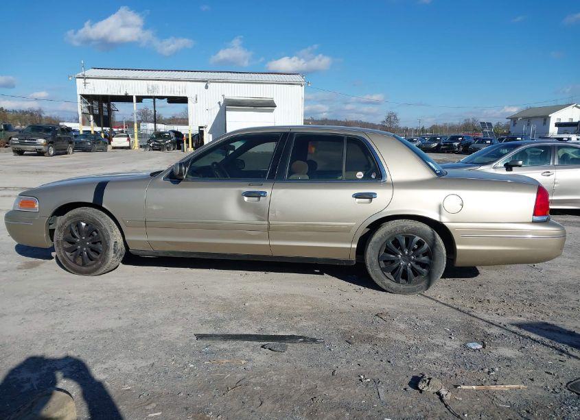 Photo 14 of 1999 Ford Crown VICTORIA (VIN 2FAFP73W8XX127305)
