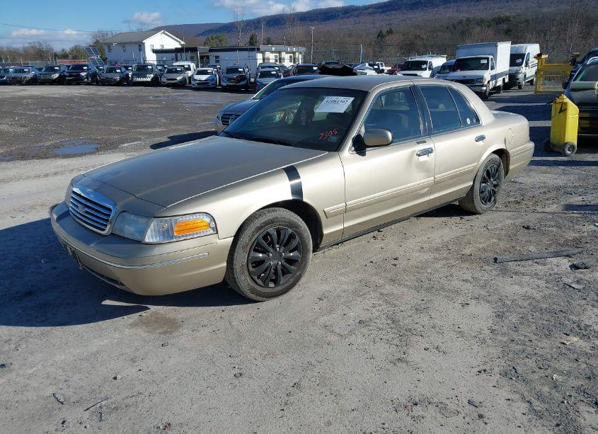 Photo 2 of 1999 Ford Crown VICTORIA (VIN 2FAFP73W8XX127305)