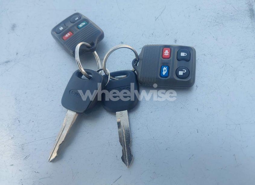 Photo 11 of 2000 Ford Crown VICTORIA (VIN 2FAFP73W9YX117108)