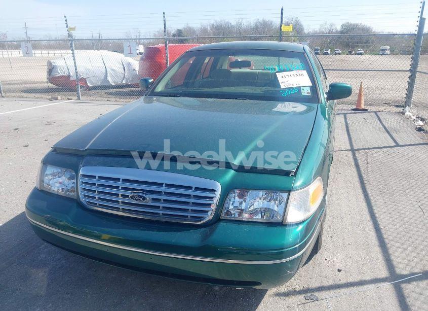 Photo 6 of 2000 Ford Crown VICTORIA (VIN 2FAFP73W9YX117108)