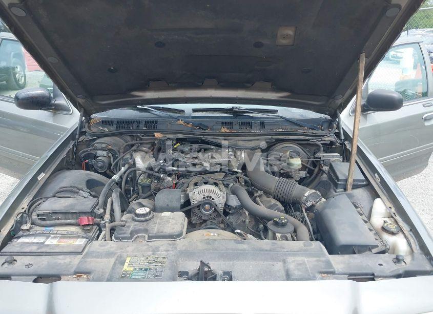 Photo 10 of 2003 Ford Crown VICTORIA STANDARD (VIN 2FAFP73WX3X182848)