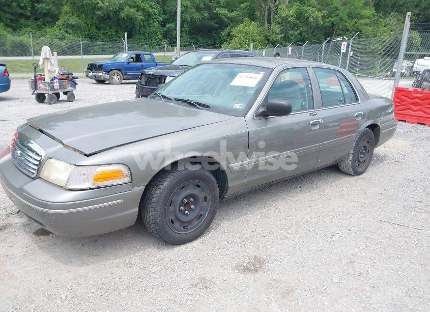 Photo 2 of 2003 Ford Crown VICTORIA STANDARD (VIN 2FAFP73WX3X182848)