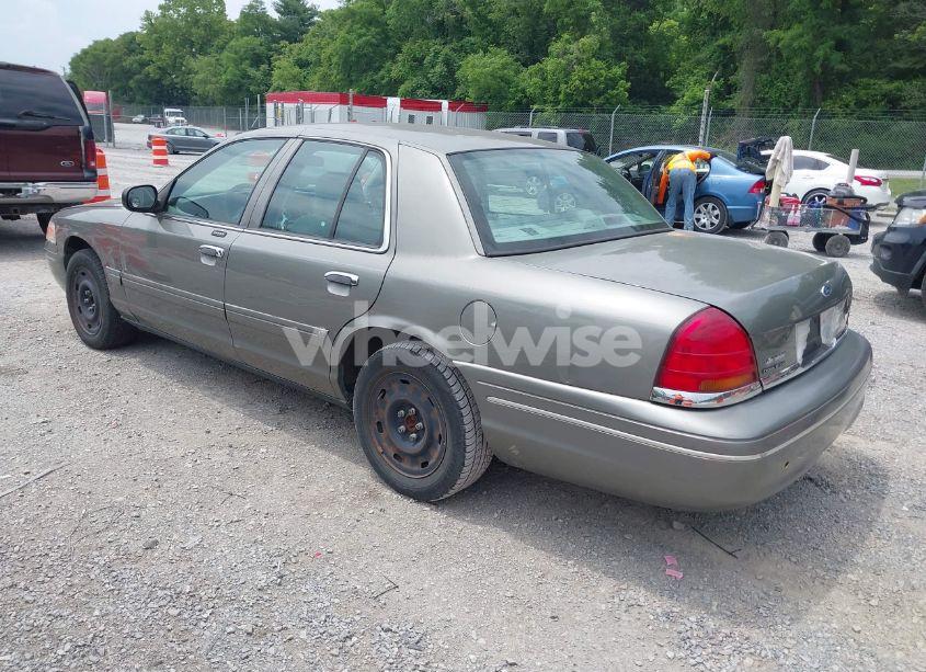 Photo 3 of 2003 Ford Crown VICTORIA STANDARD (VIN 2FAFP73WX3X182848)