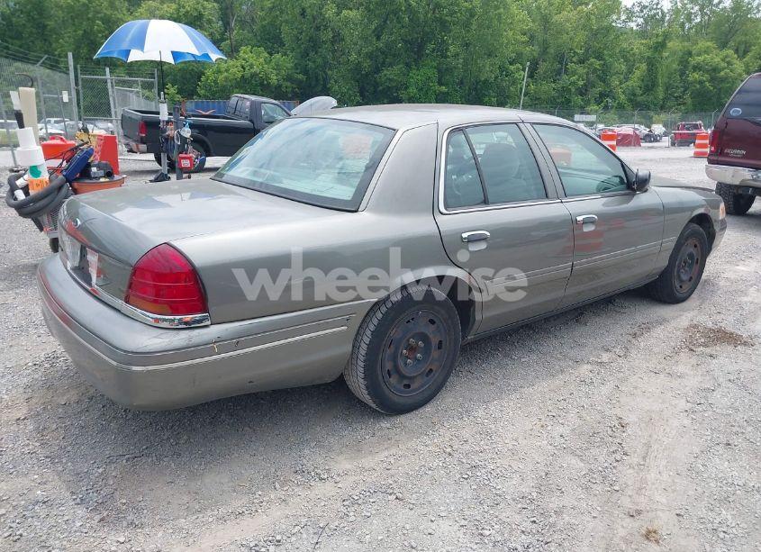 Photo 4 of 2003 Ford Crown VICTORIA STANDARD (VIN 2FAFP73WX3X182848)