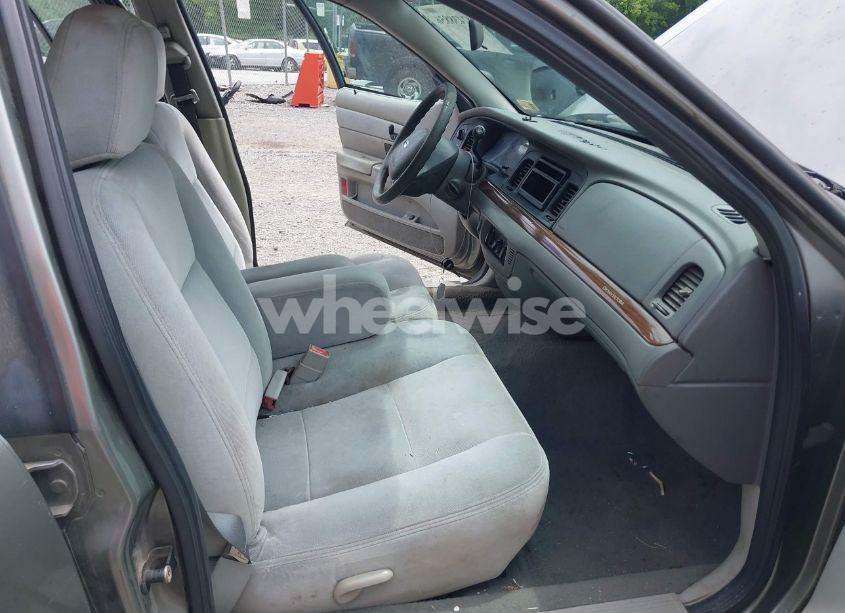 Photo 5 of 2003 Ford Crown VICTORIA STANDARD (VIN 2FAFP73WX3X182848)