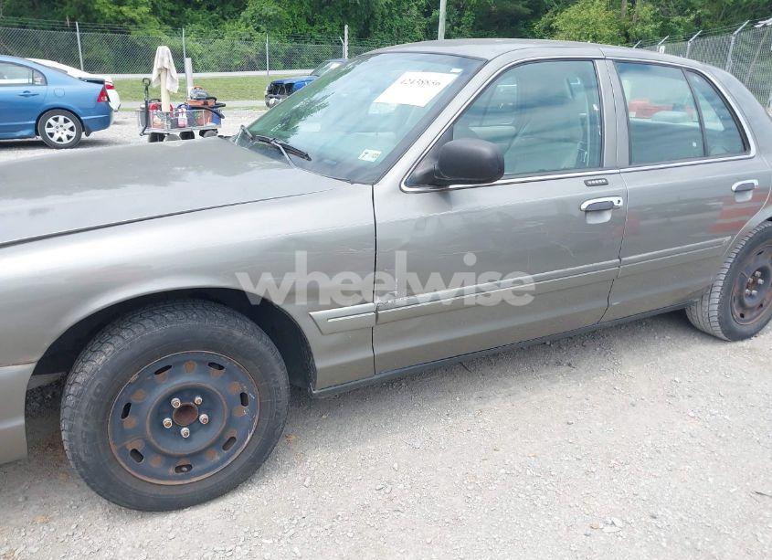 Photo 6 of 2003 Ford Crown VICTORIA STANDARD (VIN 2FAFP73WX3X182848)