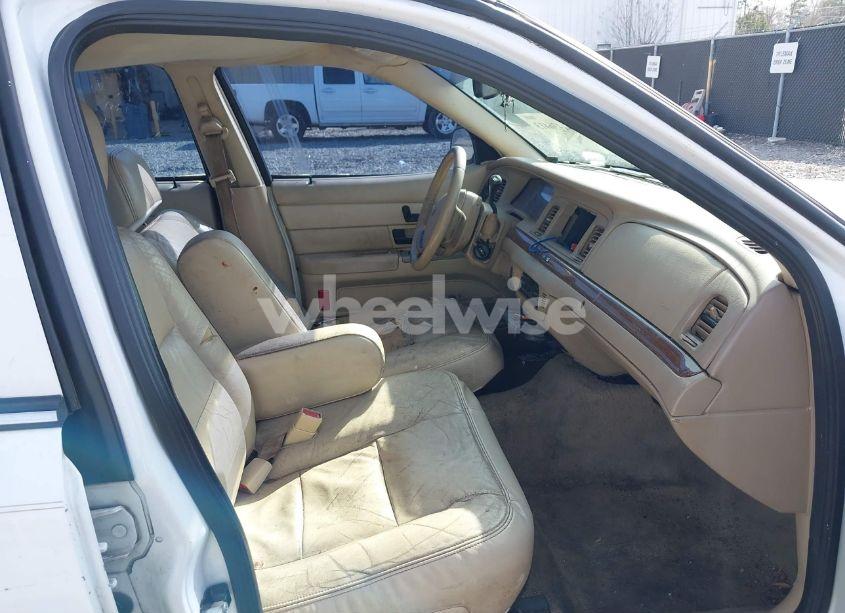 Photo 5 of 2008 Ford Crown VICTORIA LX (VIN 2FAFP74V08X132618)