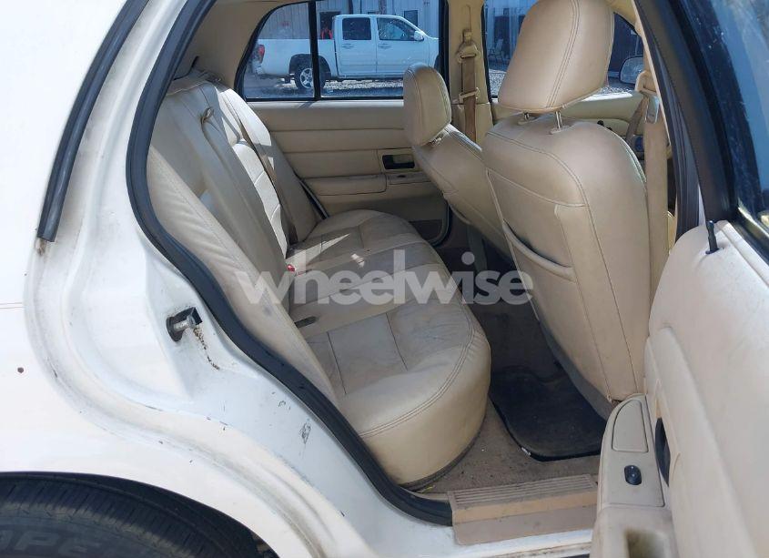 Photo 8 of 2008 Ford Crown VICTORIA LX (VIN 2FAFP74V08X132618)