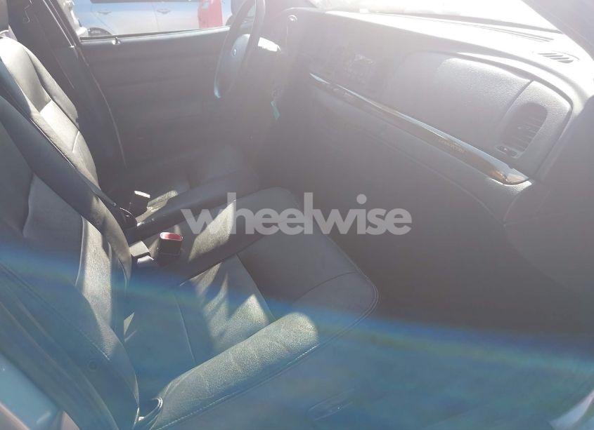 Photo 5 of 2006 Ford Crown VICTORIA LX/LX SPORT (VIN 2FAFP74V96X153089)