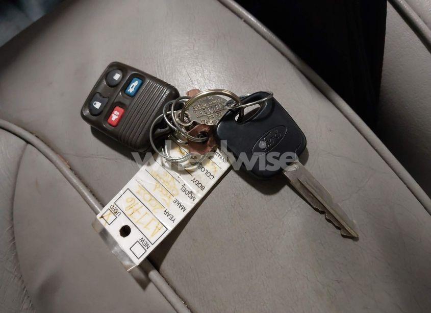 Photo 11 of 2001 Ford Crown VICTORIA LX (VIN 2FAFP74W01X133993)