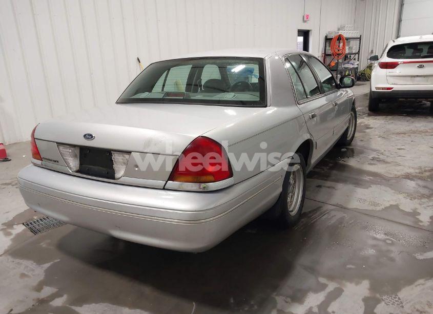 Photo 4 of 2001 Ford Crown VICTORIA LX (VIN 2FAFP74W01X133993)