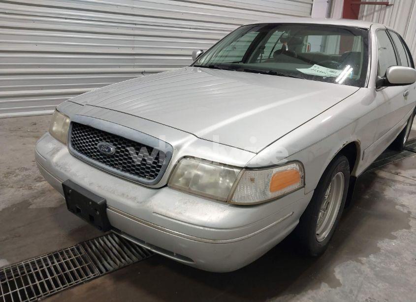 Photo 6 of 2001 Ford Crown VICTORIA LX (VIN 2FAFP74W01X133993)