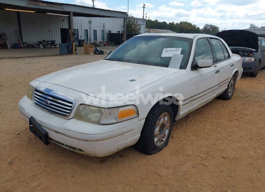 Photo 2 of 1998 Ford Crown VICTORIA LX (VIN 2FAFP74W0WX171506)